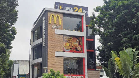 Thuê nhà mặt phố TP.HCM quá đắt: McDonald's, Starbuck... đóng hàng, tháo chạy