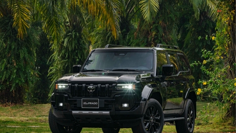 Toyota Land Cruiser Prado vừa mở bán, đại lý báo chênh gần 700 triệu đồng