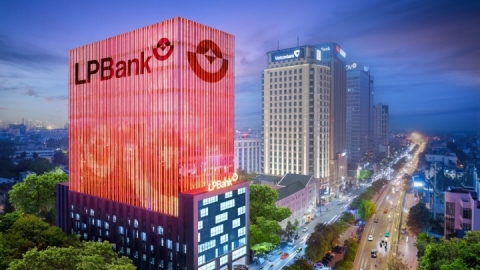 LPBank tính vụ lớn: Sẵn tiền gần 10.000 tỷ mua tối đa 5% vốn FPT