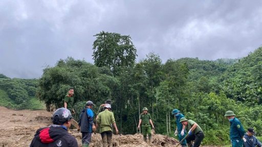 Lũ quét kinh hoàng: Bùn đất vùi lấp thôn bản, trăm người thương vong